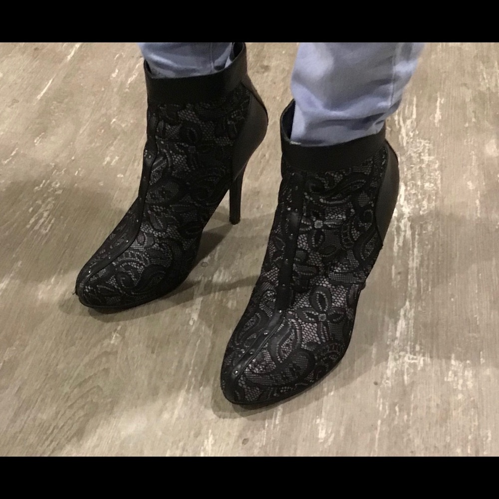 Shoe dazzle ankle boots